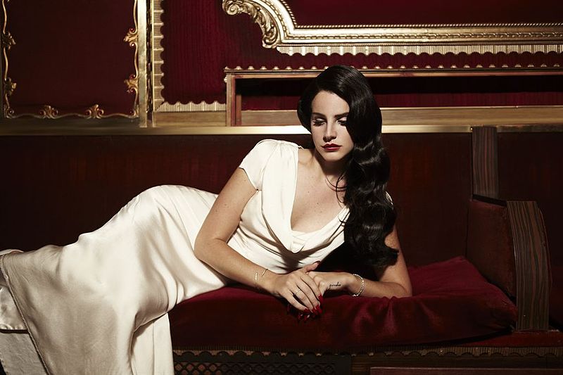 800px-Lana_Del_Rey_Releases_Music_Video_For_New_Track_Burning_Desire9 (1)