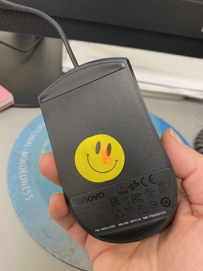 Seniors put stickers on teachers’ mice on Tuesday. 