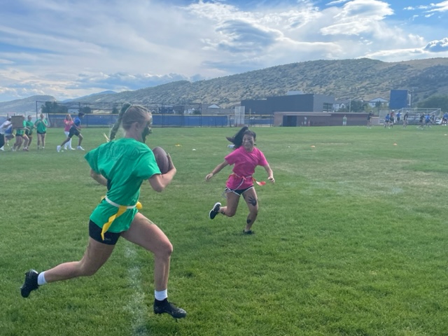 “I think other people should do powderpuff because its a fun activity that lets you get outside, and it gives you a chance to compete and win, junior Tatum Flynn said. 